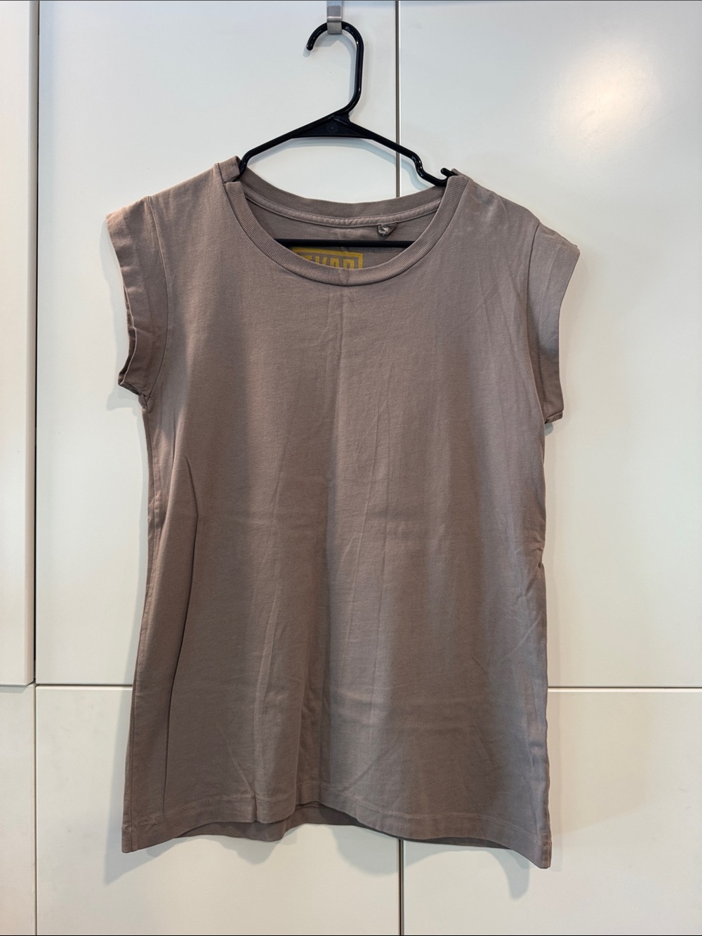 Skargorn #40 Everyday Cap Sleeve Tee in Taupe szS